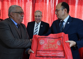 رئيس جامعة حلوان يشهد تكريم  عام الجامعة