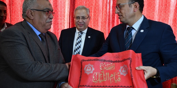 رئيس جامعة حلوان يشهد تكريم عام الجامعة