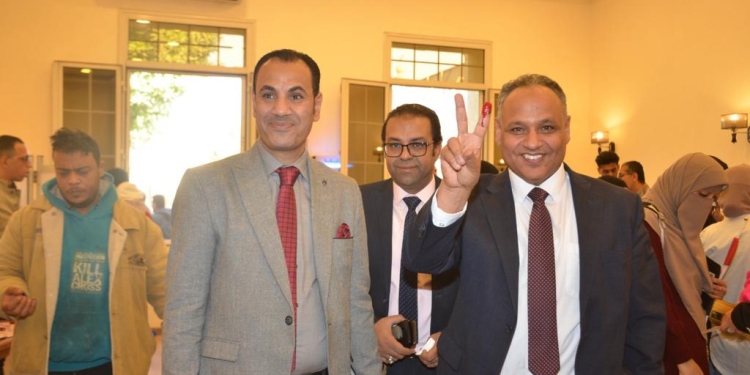 رئيس أكاديمية البحث العلمي يدلي بصوته في الانتخابات الرئاسية