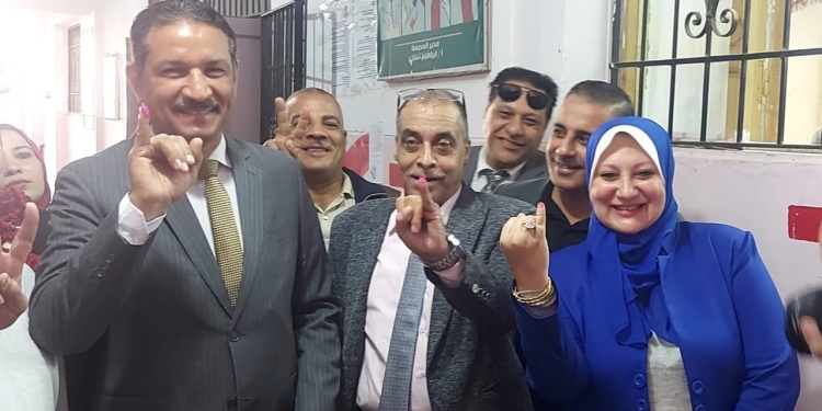 وكيل تعليم الجيزة يدلى بصوته بالانتخابات الرئاسية بمدرسة الفؤاد