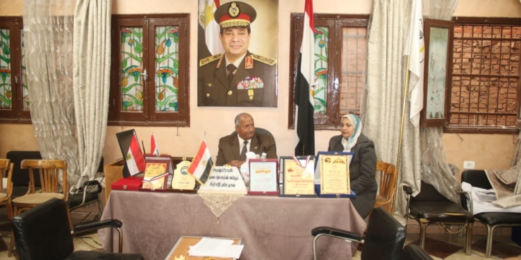 وكيل التعليم ببني سويف يتابع انتظام تصويت المعلمين بالانتخابات الرئاسية