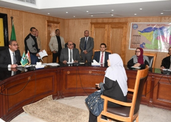 محافظ الفيوم يشكل لجنة لفحص طلبات التسوية بالمؤهل الأعلى للعاملين بالتعليم