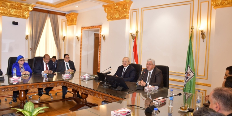 عاشور والخشت يتفقدان جامعة القاهرة الدولية ويطمئنان على انتظام الدراسة بها