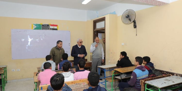 زيارة مفاجئة لـ"حجازي" لمدرستين بالقاهرة والجيزة لمتابعة سير العملية التعليمية