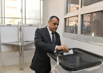 وزير الدولة للإنتاج الحربي يدلي بصوته في الانتخابات ويدعو العاملين للمشاركة بفاعلية