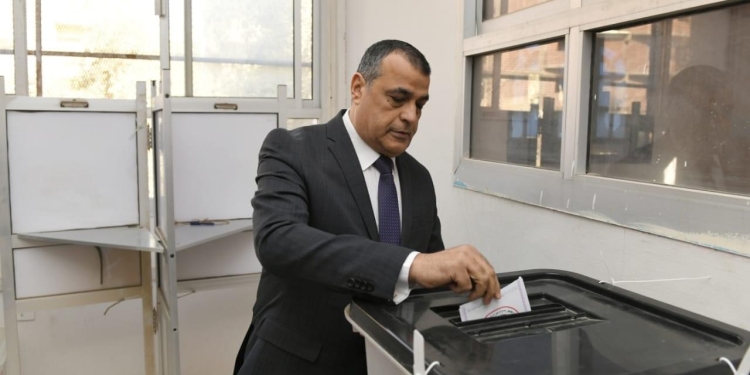 وزير الدولة للإنتاج الحربي يدلي بصوته في الانتخابات ويدعو العاملين للمشاركة بفاعلية
