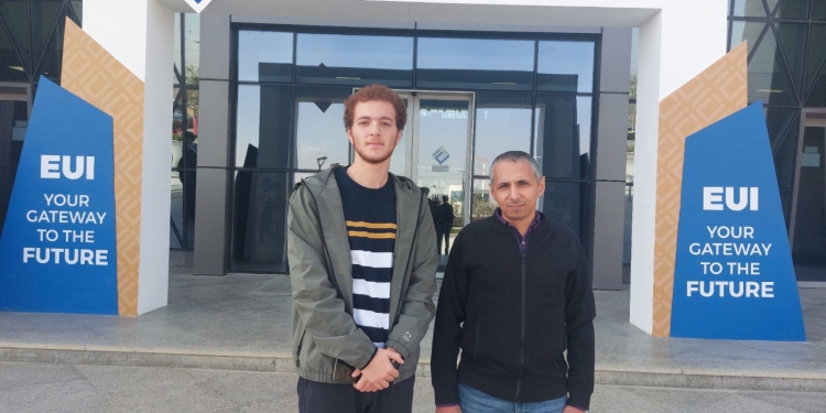 طالب وأستاذ بجامعة مصر للمعلوماتية ينشران ورقة بحثية في كبرى الدوريات لحل المشكلات الهندسية المعقدة