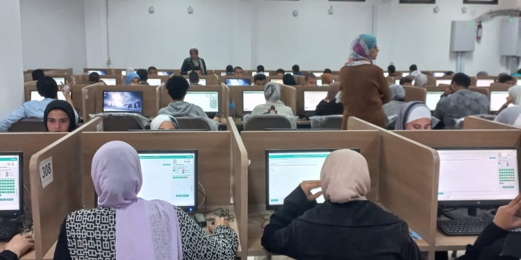 5664 طالب وطالبة بجامعة القناة يؤدون اختبارات المتطلبات إلكترونيا