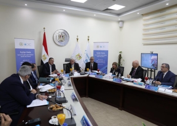 وزير التعليم العالي يترأس جلسة لمناقشة اللائحة الداخلية لجامعة بنها الأهلية