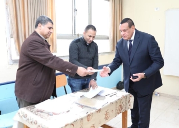وزير التنمية المحلية يُدلي بصوته في الانتخابات الرئاسية بلجنة نبوية موسي بمدينة نصر