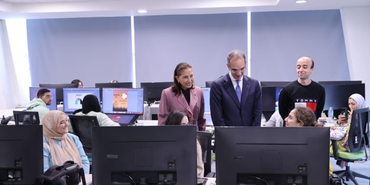 جامعة مصر للمعلوماتية تحتفل بتخريج الدفعة الأولى من برنامج بناء القدرات المدمجة للسيارات