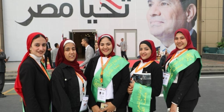 طلاب جامعة القاهرة شاركت في افتتاح فعاليات المعرض الدولى للصناعات الدفاعية والعسكرية “ايديكس 2023”