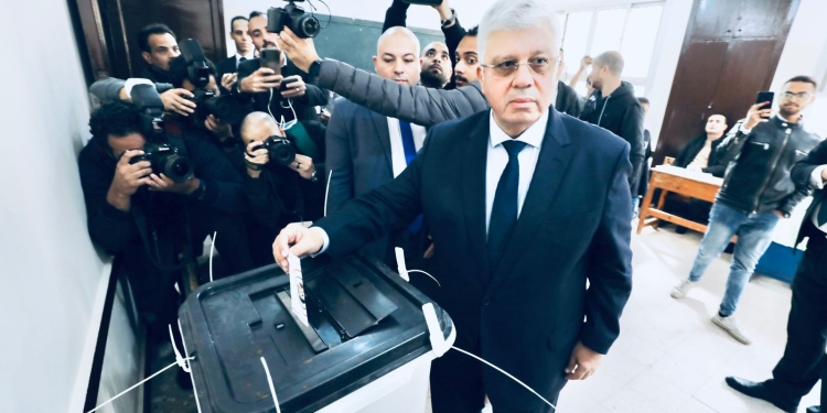 وزير التعليم العالي يُدلي بصوته في الانتخابات الرئاسية.. و3 توجيهات بشأن الاستحقاق