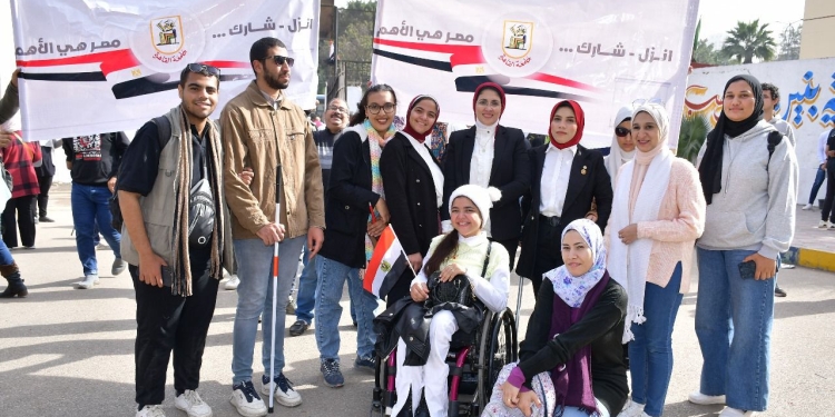 ذوي الهمم بجامعة القاهرة يشاركون في الانتخابات الرئاسية ويدلون بأصواتهم من أجل صناعة المستقبل
