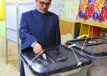 رئيس جامعة الأزهر يدلي بصوته في الانتخابات الرئاسية ويؤكد: المشاركة واجب وطني