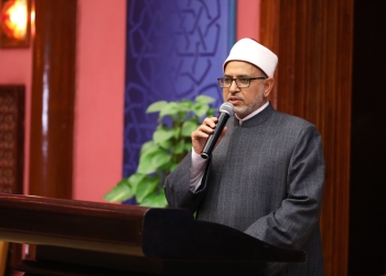 رئيس جامعة الأزهر يقدم التهنئة لخريجي الدفعة 23 بطب الأزهر بدمياط