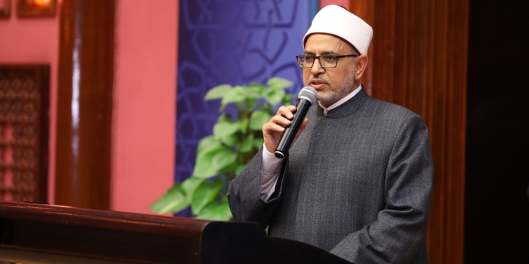 رئيس جامعة الأزهر يقدم التهنئة لخريجي الدفعة 23 بطب الأزهر بدمياط