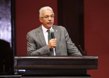 نائب رئيس جامعة الأزهر للدفعة 23طب: عليكم بتحمل أمانة القسم والحفاظ على أسرار مرضاكم