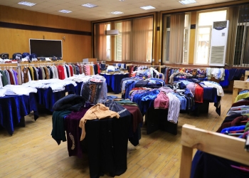 معرض ملابس بأسعار رمزية لطلاب جامعة القاهرة
