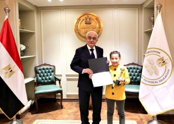 “حجازي” يكرم طالبين حصدا المركز الثالث عالميا بمسابقة "ucmas" الدولية