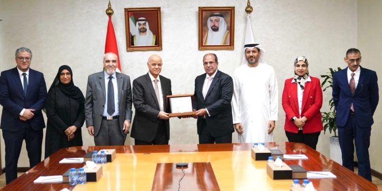 رئيس الجامعة البريطانية يزور جامعة الشارقة