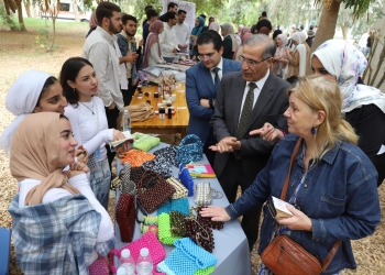 معرض لمنتجات الصيدلة بجامعة هليوبوليس