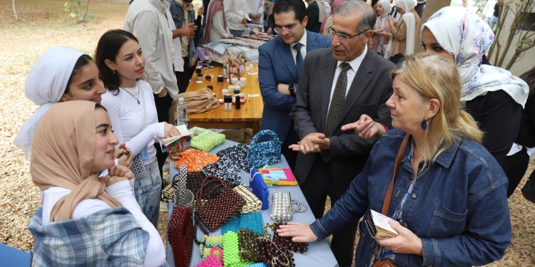 معرض لمنتجات الصيدلة بجامعة هليوبوليس