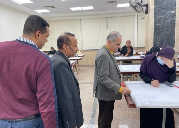 نائب رئيس جامعة أسوان يتابع امتحانات الفصل الدراسي الاول