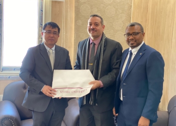 نائب رئيس جامعة أسوان يستضيف استاذ زائر من جامعة كيوشو اليابانية لبحث التعاون المشترك