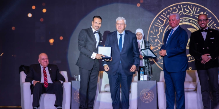 وزير التعليم العالي يشهد حفل تخرج الحاصلين على الدراسات العليا بالأكاديمية العربية للعلوم