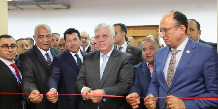 وزيرا التعليم العالي والشباب يفتتحا نادي جامعة حلوان ويتفقدون بعض منشآته الرياضية