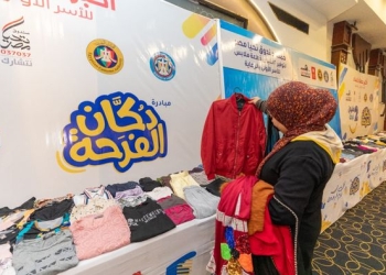 بالصور.. صندوق تحيا مصر يوفر 60 ألف قطعة ملابس للأسر الأولى بالرعاية بسوهاج