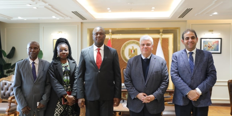 وزير التعليم العالي يبحث مع سفير الكونغو الديموقراطية التعاون في مجال البحث العلمي