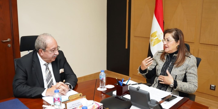 وزيرة التخطيط تلتقي رئيس أمناء جامعة اسلسكا لمناقشة منح الدكتوراة المهنية