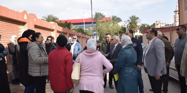 رسالة محافظ بورسعيد لأولياء أمور الشهادة الإعدادية أمام اللجان