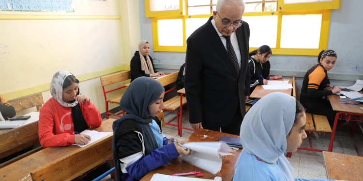 محافظ الفيوم: 68 ألف يؤدون امتحانات الشهادة الإعدادية في 268 لجنة