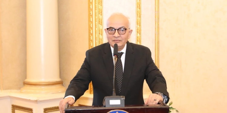 "التعليم" تقرر حظر سداد المصروفات الدراسية بالعملات الأجنبية