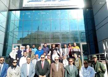 وفد هيئة الرقابة  بالتامين الصحي الشامل يزور مستشفي الباطني التخصصي جامعة أسوان