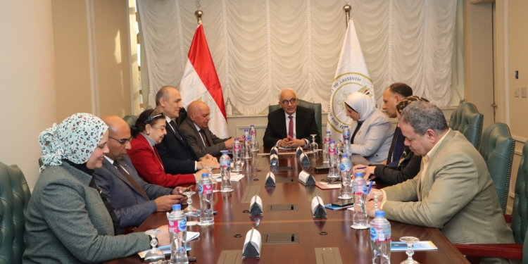 تتناسب النظام الجديد.. تفاصيل تعاون التعليم ونقابة المعلمين لإطلاق وثيقة معايير المعلم