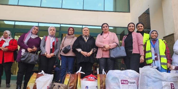 احتفالا بالعام الجديد.. توزيع هدايا علي مرضى مستشفى الأطفال بجامعة عين شمس