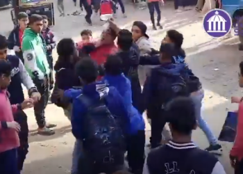 خناقة بالمطاوي أمام مدرسة خالد بن الوليد التجريبية بالبساتين "فيديو"