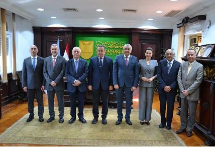 رئيس جامعة الإسكندرية يبحث التعاون مع وفد جامعة بيروت