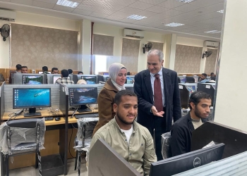 رئيس جامعة أسوان: انتظام الاختبارات الالكترونية لطلاب كلية التمريض