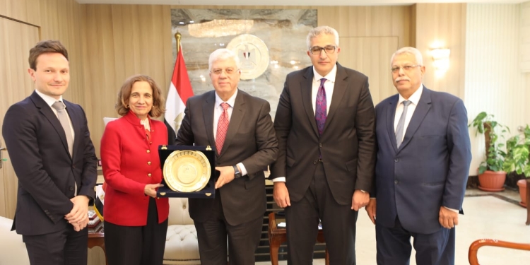 سفيرة كولومبيا تشيد بالطفرة التي حققتها مصر في البحث العلمي