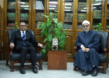 رئيس جامعة الأزهر يبحث مع سفير كمبوديا سبل توطيد التعاون العلمي