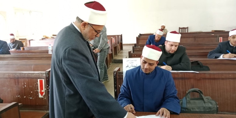 رئيس جامعة الأزهر يتفقد امتحان التخلفات ويتابع اختبارات الترقية للوعاظ