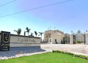 الخشت يستعرض تقريرًا عن الأنشطة الطلابية بجامعة القاهرة الدولية