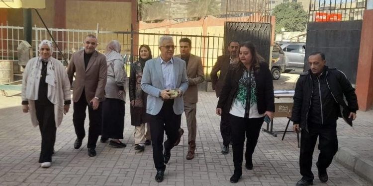 وكيل التعليم بالقاهرة يتابع ختام امتحانات نصف العام 2024 لصفوف الابتدائي