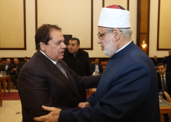 وكيل مجلس النواب يؤدي واجب العزاء في وفاة والدة الدكتور محمد الضويني.. صور