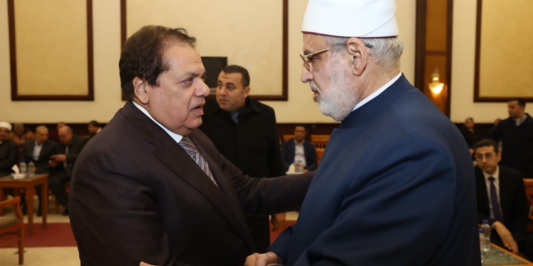 وكيل مجلس النواب يؤدي واجب العزاء في وفاة والدة الدكتور محمد الضويني.. صور